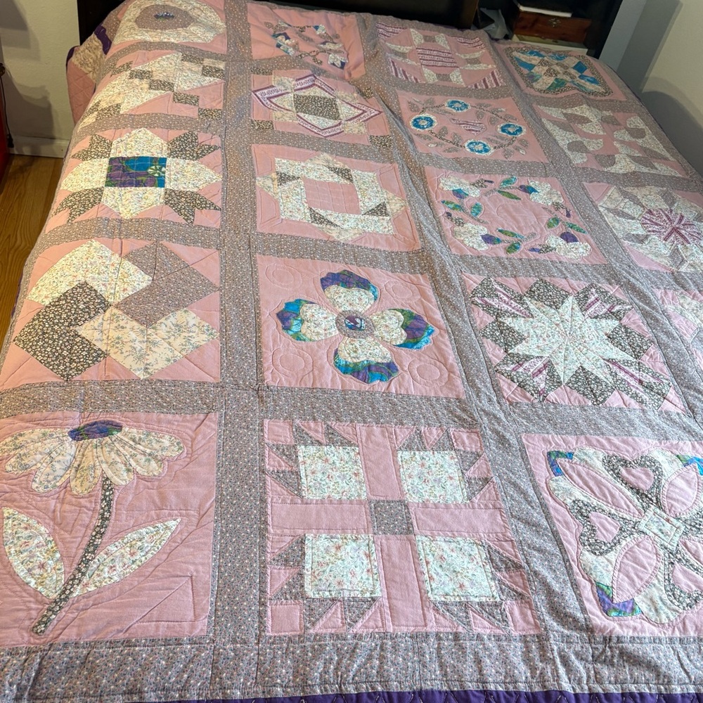 Dated 1989 SAMPLER Cotton PATCHWORK QUILT  - 86”x 100” Pink - Picture 5 of 16
